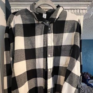 2 flannels size xxl & 3xl